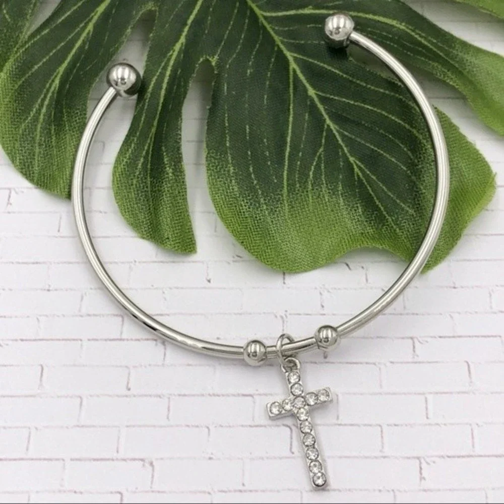 🌼 Rhinestone Cross Simple Cuff Bracelet